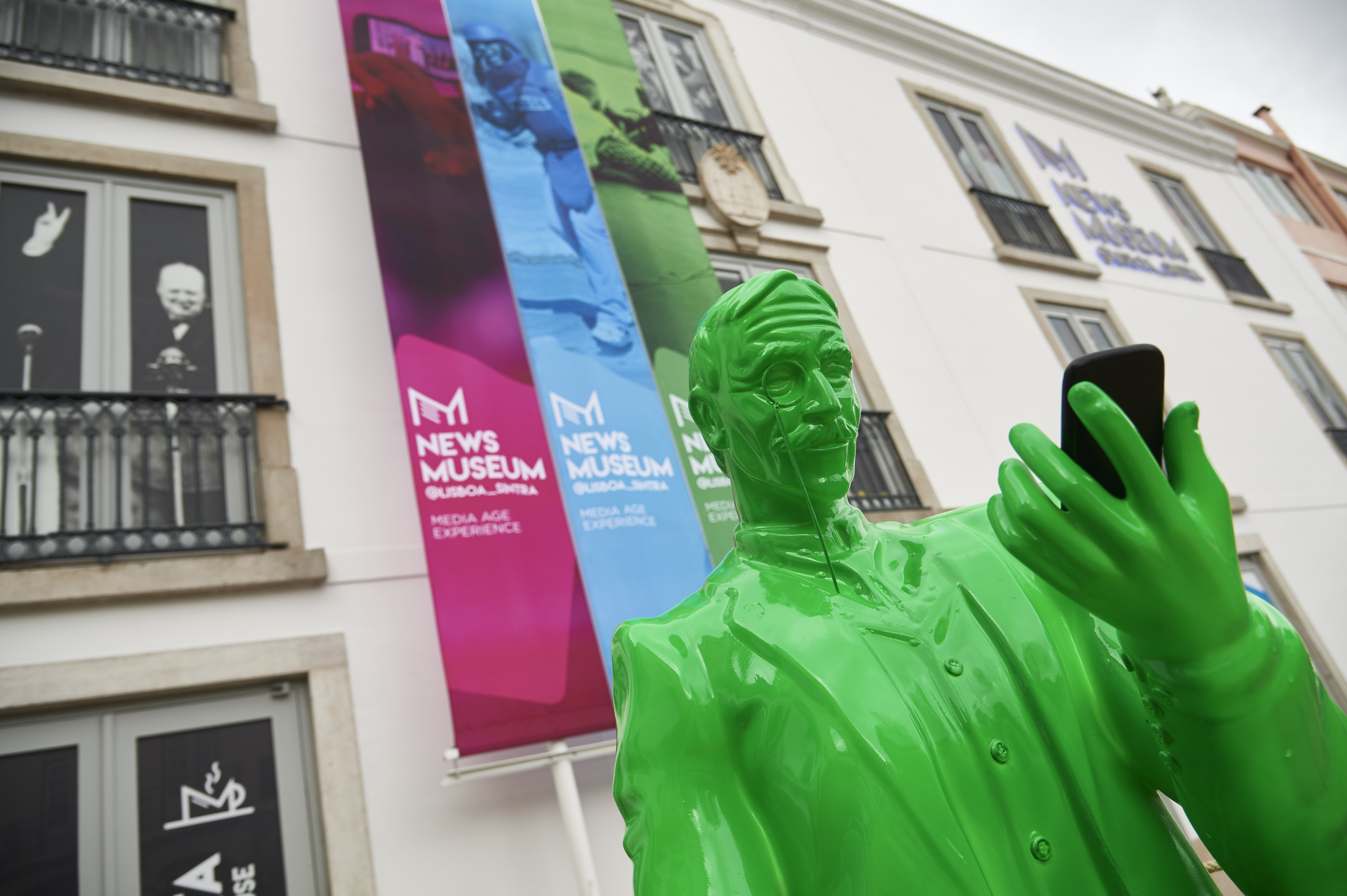 Drink a coffee in Gazeta Coffee House, visit our store and take a selfie with the green Eça. And thank you. Keep up with NewsMuseum on www.newsmuseum.pt.